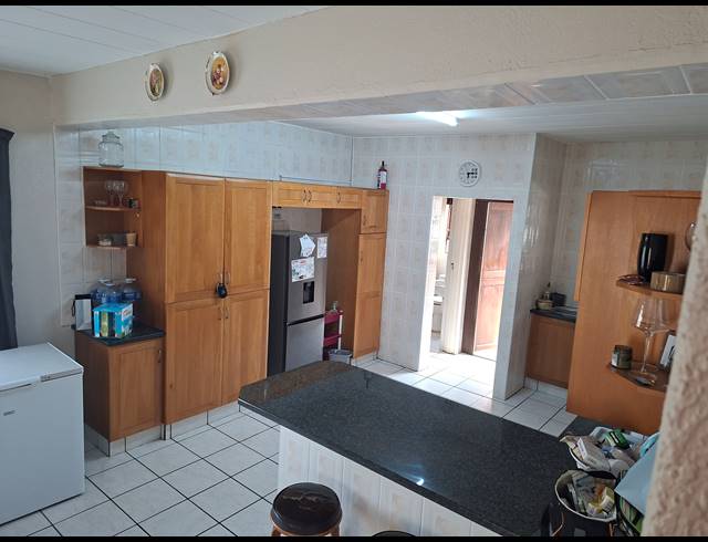 3 BEDROOM DUPLEX FOR SALE IN UVONGO BEACH